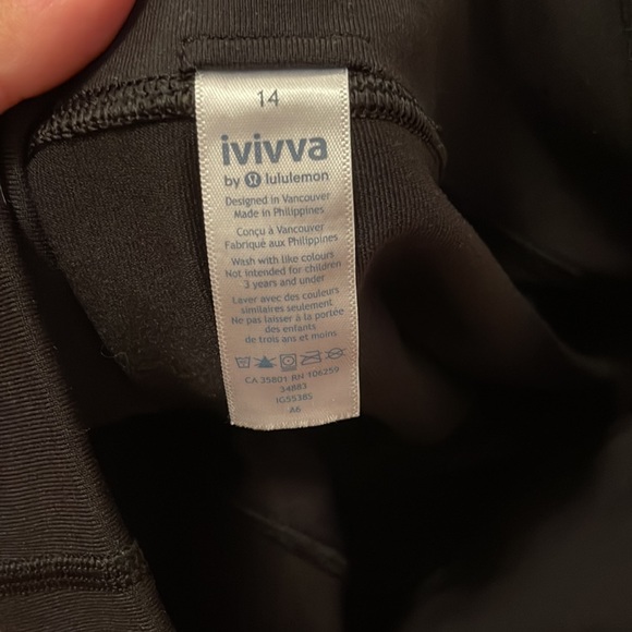 ivivva black leggings size 14 right under womens XS. SEND OFFERS! - Picture 3 of 3